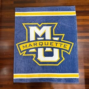 NWOT Marquette University Golden Eagles Blue Gold Throw Blanket By Silk Touch